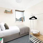 Holiday home Long Stays-4bed House-parking-by Fabaccommodation *