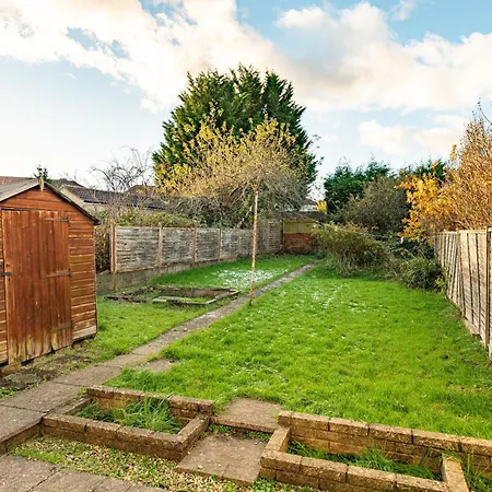 Long Stays-4bed House-parking-by Fabaccommodation Holiday home Bristol