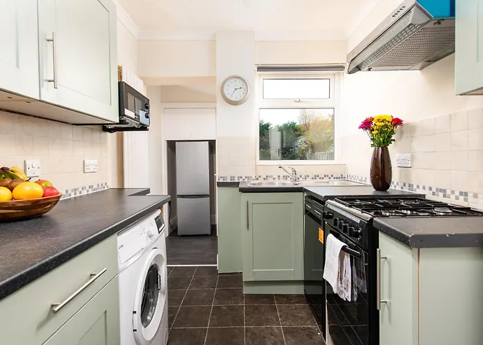 Semesterbostad Long Stays-4bed House-parking-by Fabaccommodation Bristol