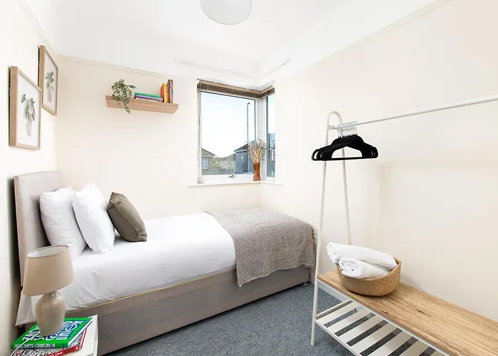 Casa vacanze Long Stays-4bed House-parking-by Fabaccommodation *