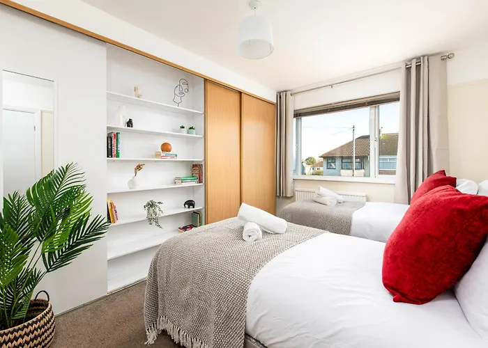 Long Stays-4bed House-parking-by Fabaccommodation Casa vacanze Bristol