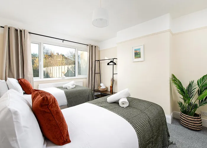 Casa vacanze Long Stays-4bed House-parking-by Fabaccommodation